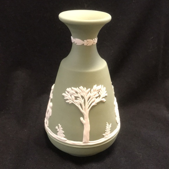 Wedgwood Collectors Society Jasperware Bud Vase Sage Green/White Relief Figures - Picture 4 of 7